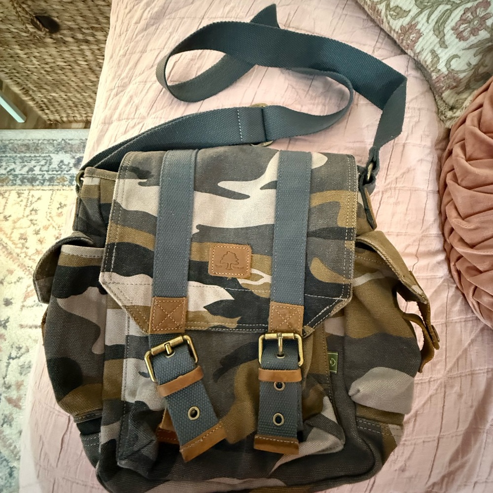 Canvas Camo Messenger Bag - Unbranded
